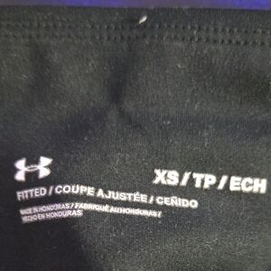 Under Armour Black Fitted XS Capri Leggings